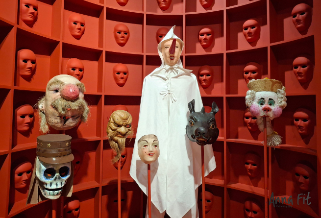 Wystawa Czarny Karnawał